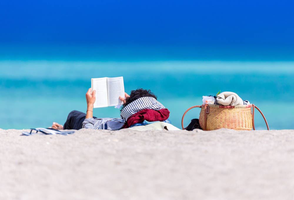 7 best sales books to boost your selling skills this summer